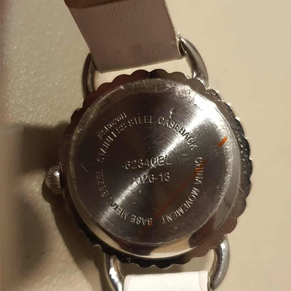 🦋10/$20🦋 Silver/White Leather Women's Watch - Picture 4 of 4